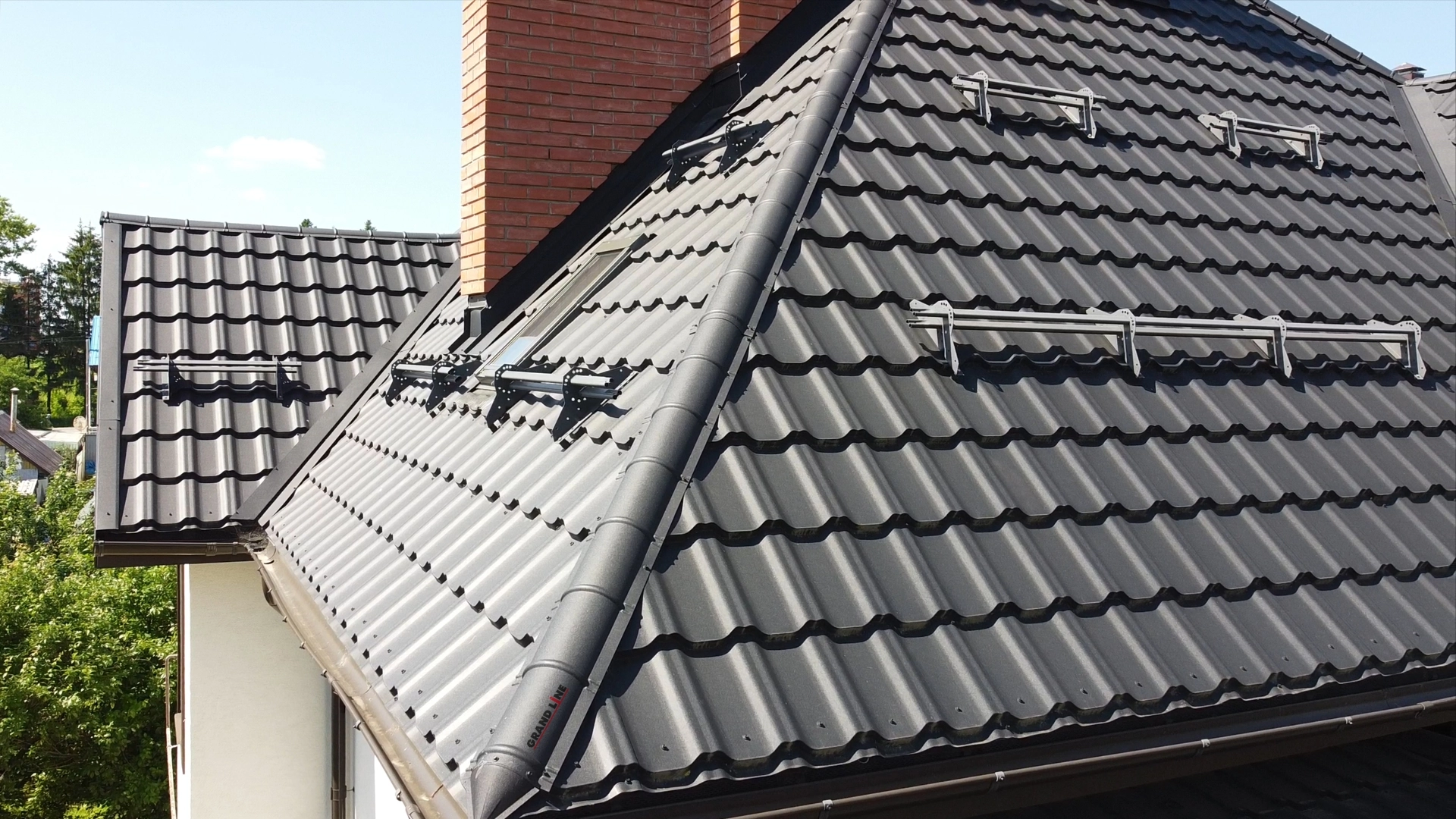 Металлочерепица Kvinta plus 0,5 Satin RAL 3005 красное вино